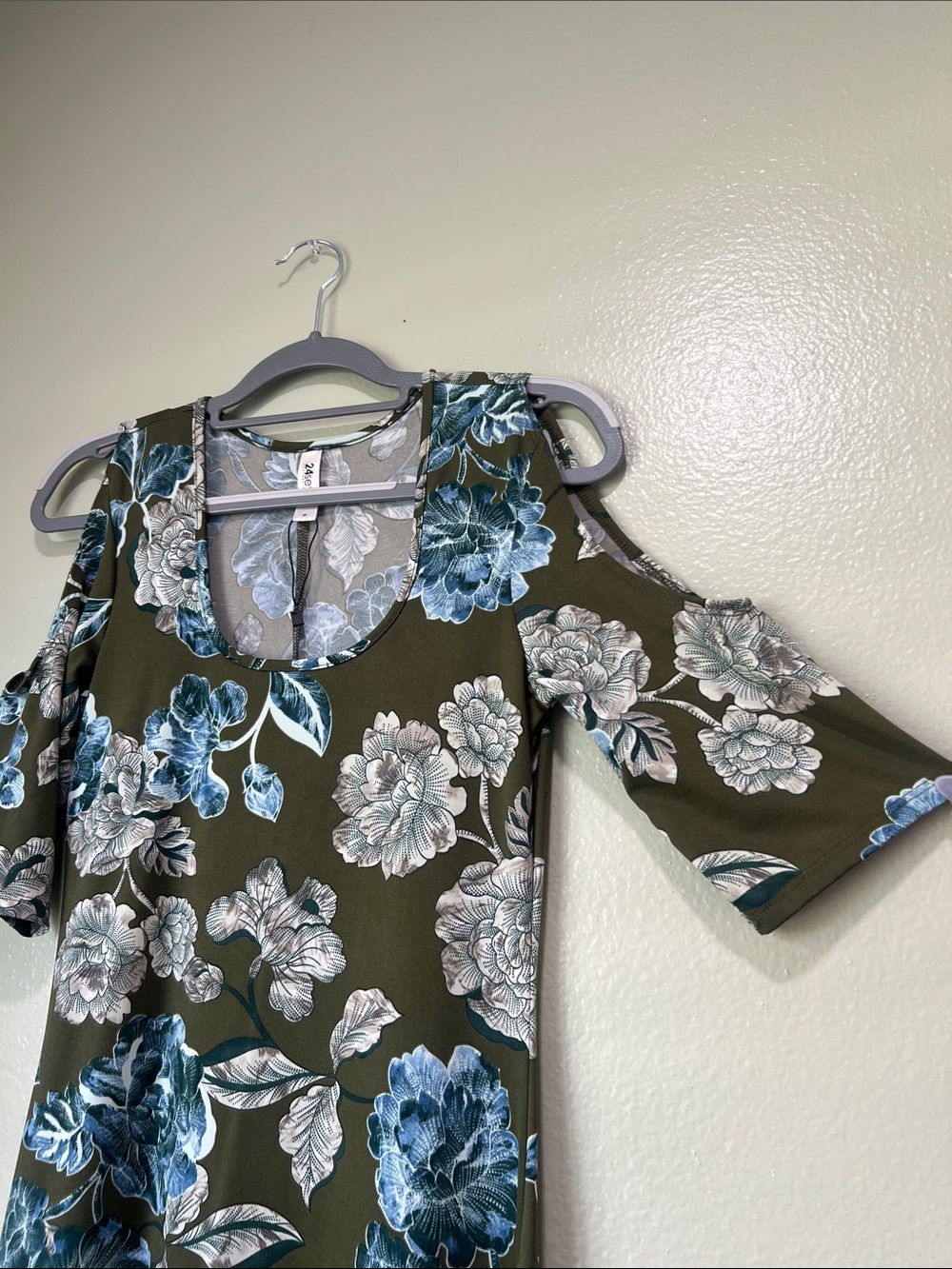Olive Floral Cold-Shoulder Maxi Dress with Blue & White Print - Picture 2 of 2